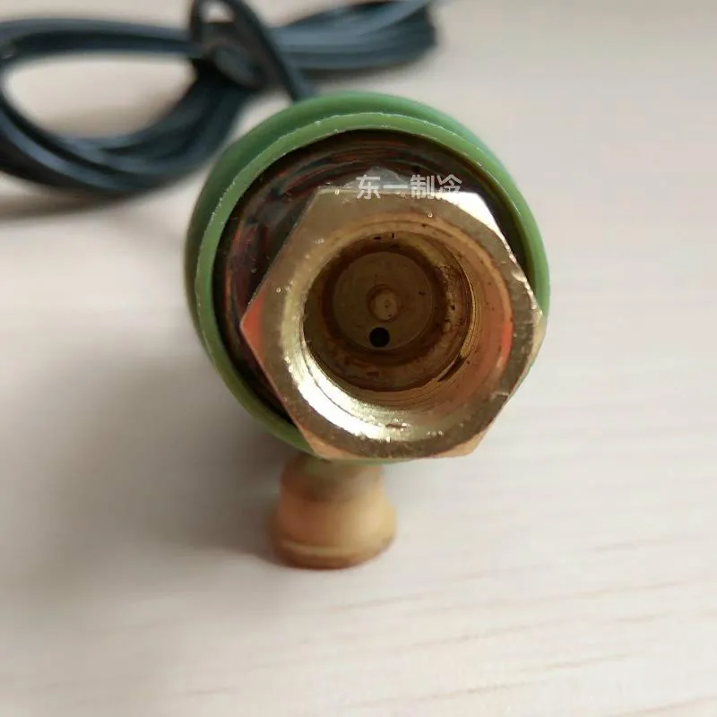 

Disconnect 0.2MPA-Connect 0.02MPA Screw Protector Air Conditioning Differential Pressure Controller High Voltage Switch