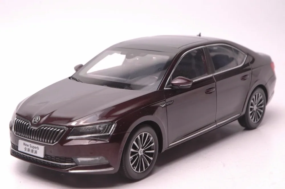 

1:18 Diecast Model for Skoda Superb 2015 Red Liftback Alloy Toy Car Miniature Collection
