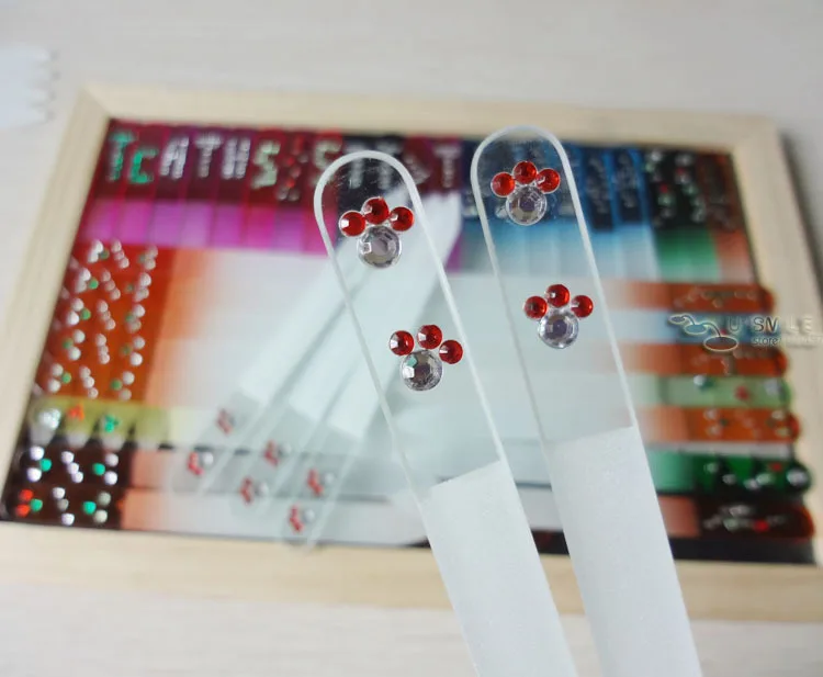 Набор для маникюра с кристаллами в черных бархатных мешочках/рукавах 8 цветов на