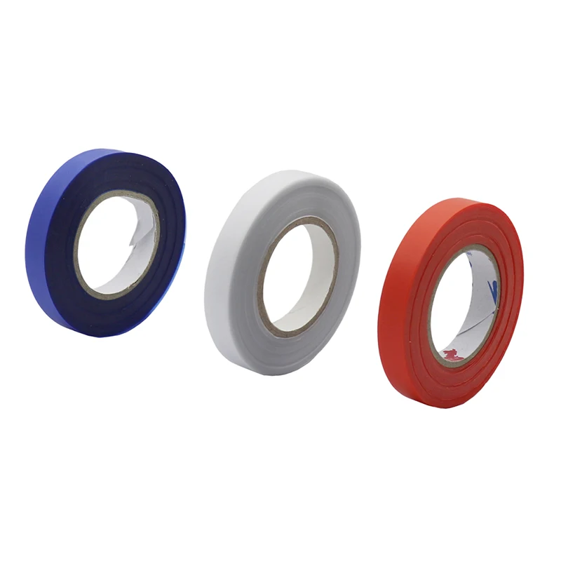 Лента для выращивания винограда перевязанная на палочки теплицы сада посадка