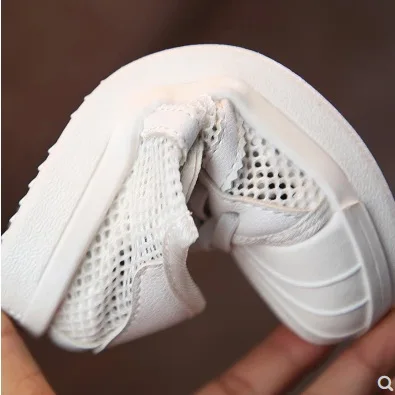 Новинка Летняя дышащая детская обувь Цвет черный белый Детские кроссовки из