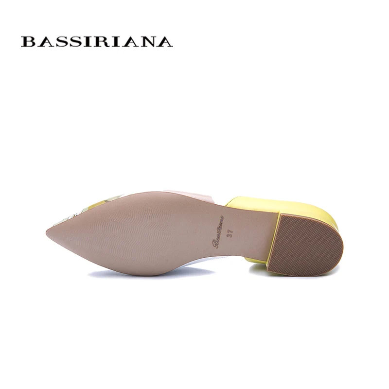 BASSIRIANA/новая кожаная женская обувь на плоской подошве, модная обувь из мягкой кожи с острым носком на лето и весну, Размеры 35-40