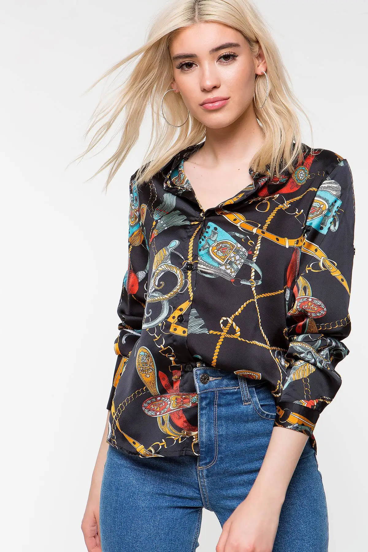Spring and summer 2019 new style fashionable European American long sleeve chain printed casual shirt |
