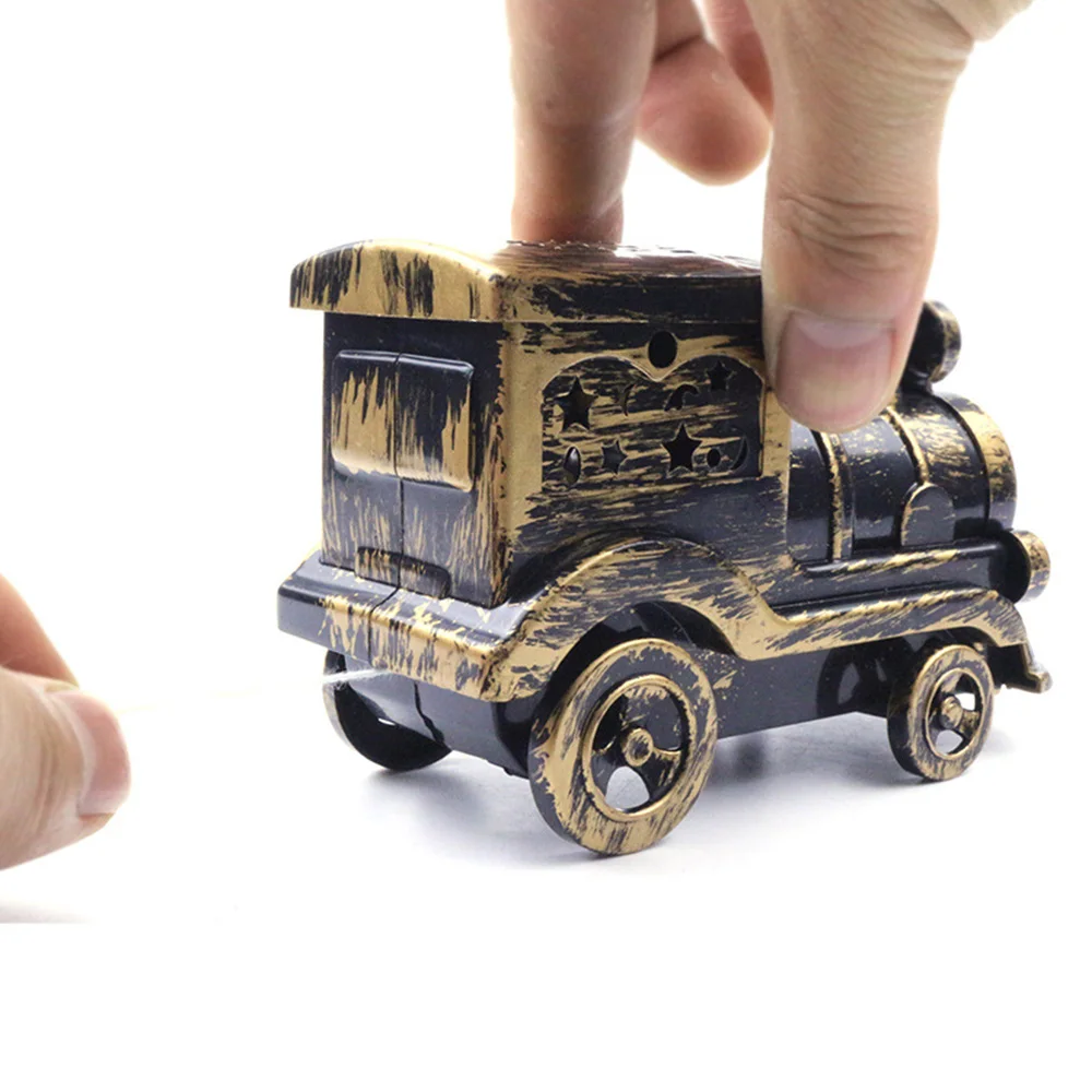 Ветер до тянуть линии ретро локомотив с рисунком героев из мультфильма детей