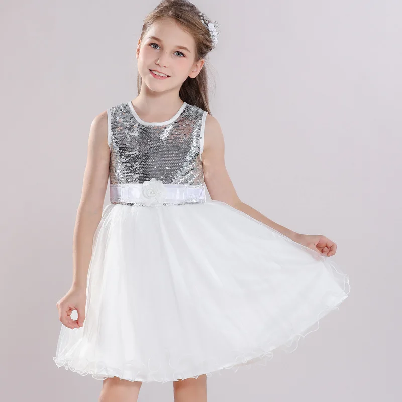 Летнее и осеннее платье до колена без рукавов с серебряными блестками для