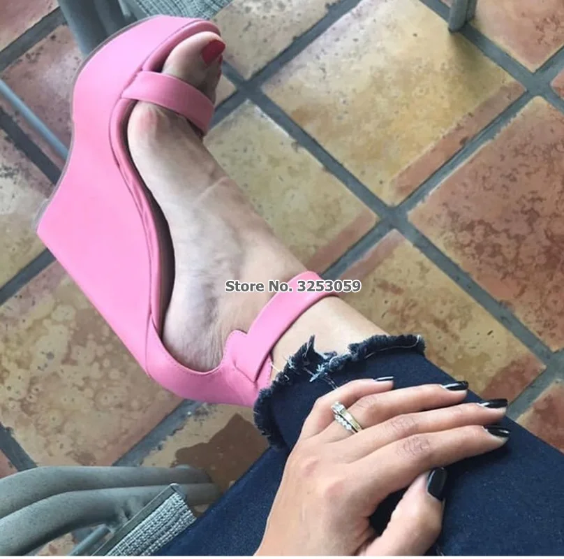 Женские босоножки на танкетке ALMUDENA розовые телесные матовые кожаные туфли