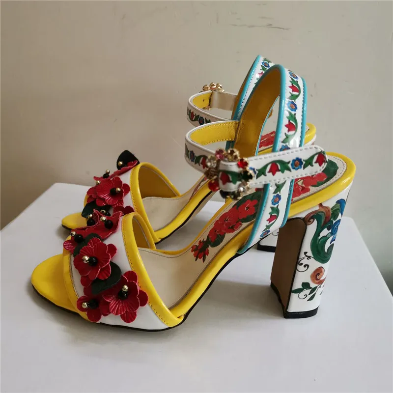 Сандалии женские с цветочным принтом на пуговицах | Обувь