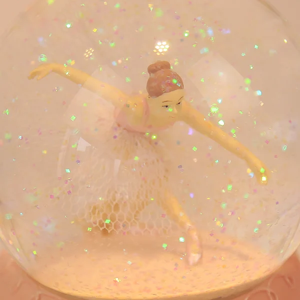 The girl dancing ballet music rotation snow globe box birthday gift to send girls |