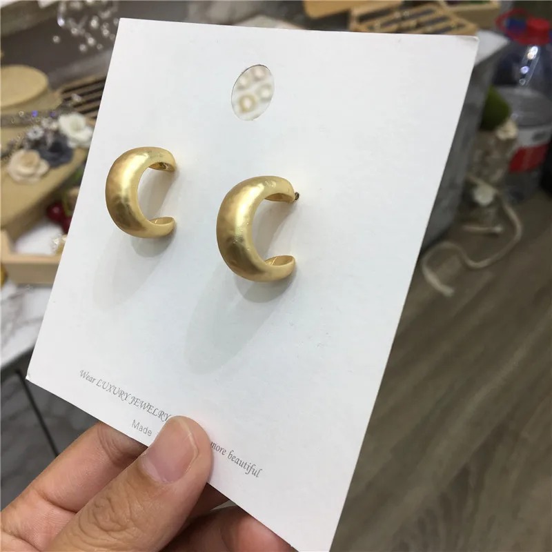HUANZHI простой S925 стерлингового серебра Винтаж матовое золото c-образный небольшой широкий обруч серьги для женщин Девушка Вечерние ювелирные изделия - Окраска металла: A  2CM