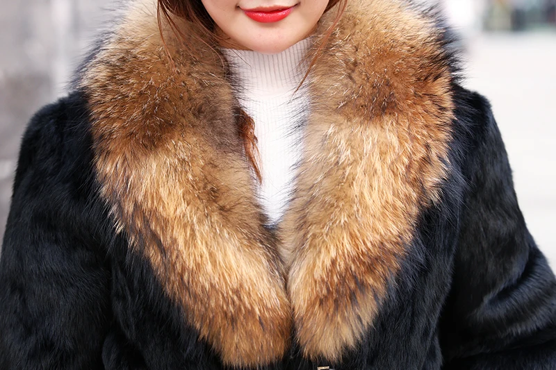 Женское зимнее длинное пальто из кроличьего меха с воротником и поясом