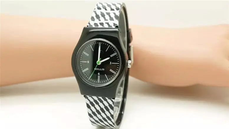 Полосатое платье радужных цветов детские часы с рисунками из мультфильмов