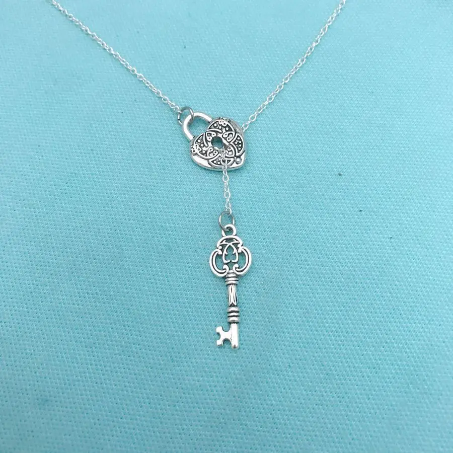 Женское ожерелье с подвеской в виде ключа серебряное ручной работы подарочные