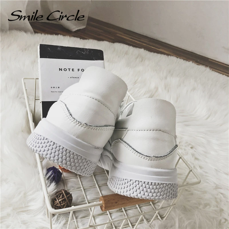 Белая обувь со смайликом женские кроссовки коллекция 2019 года сезон весна дышащая