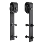 Черный Рустик из углеродистой стали и шлифованная нержавеющая сталь оборудование для раздвижной двери сарая roller