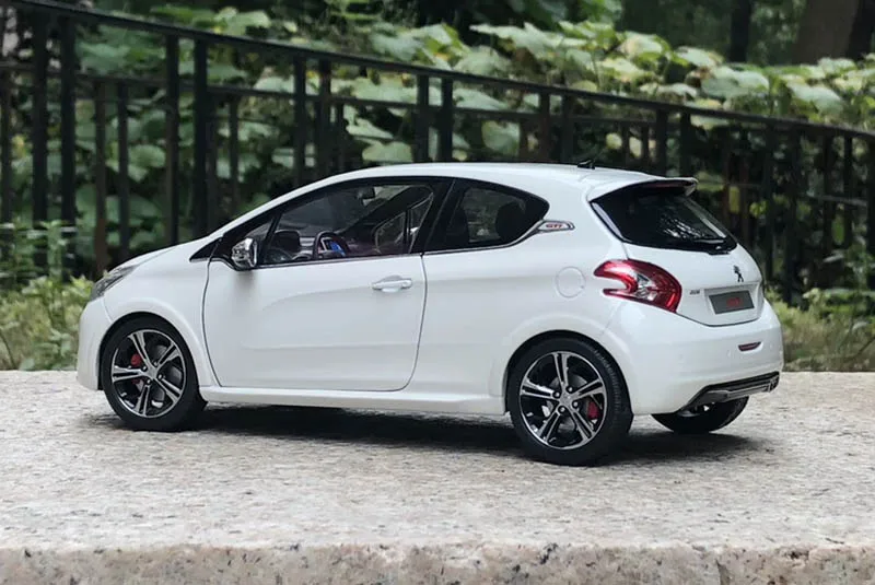 1/18 peugeot 208 GTI литые под давлением металлические Литые автомобили Коллекция игрушек Модель автомобиля игрушки для взрослых детей