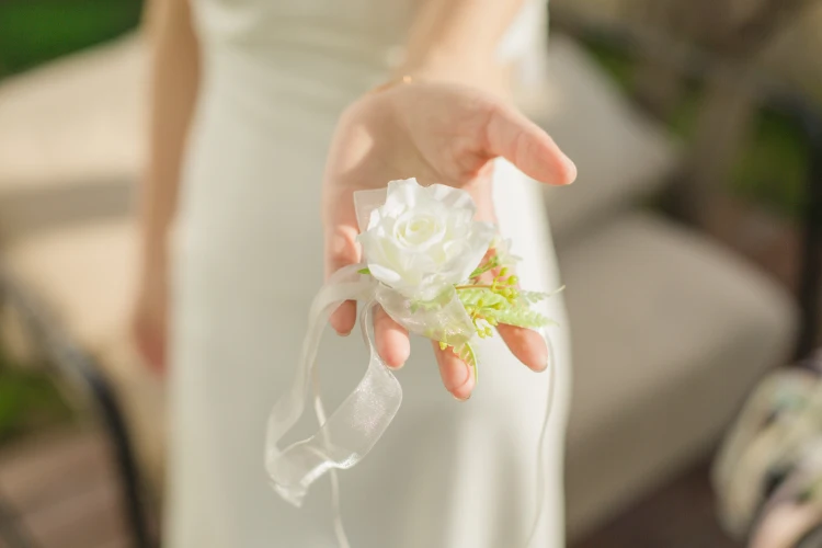 Свадебные корсажи jaevini с белой розой и бутоньеркой Свадебный корсаж на запястье