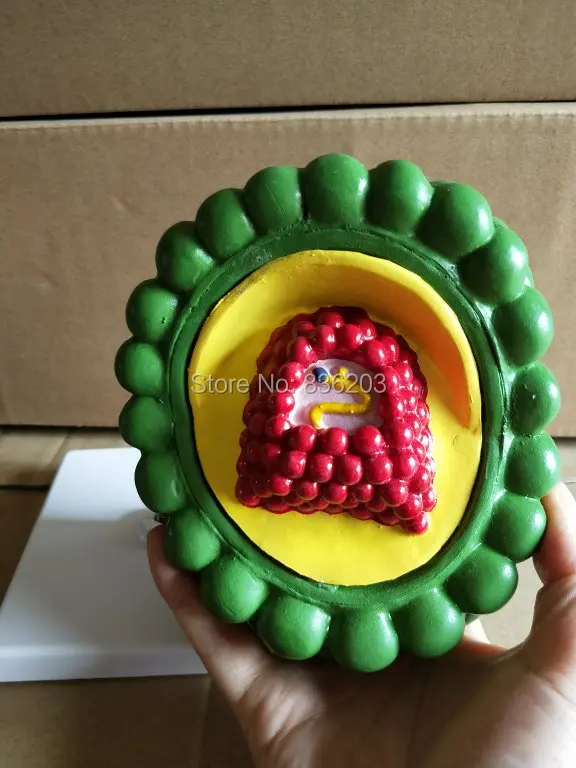 Сильно увеличенный человеческий травматический пистолет 2 части увеличенная