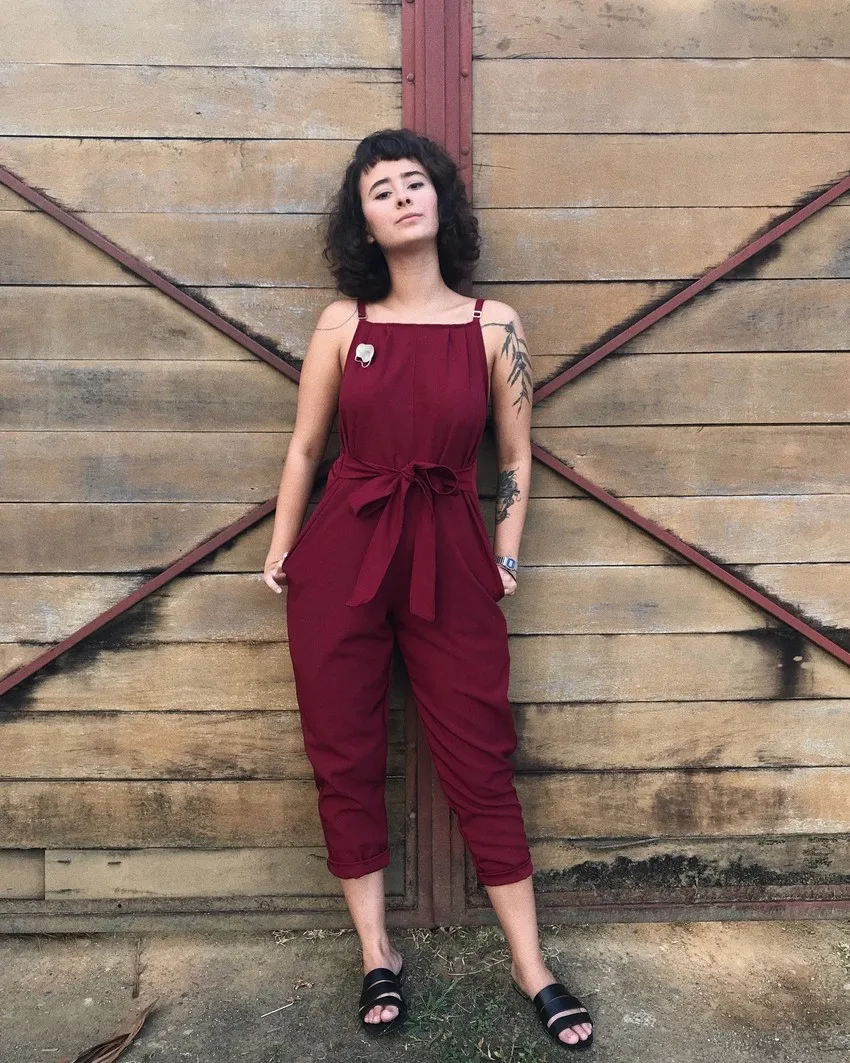 Женский комбинезон на бретельках бандажный большого размера без рукавов