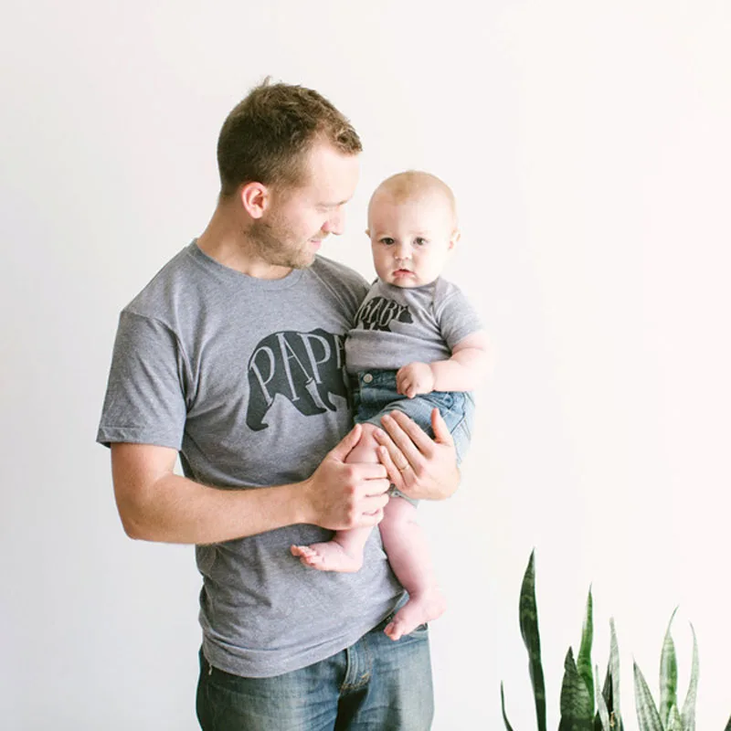 Модные летние Семейные одинаковые наряды хлопковая Футболка с буквенным принтом