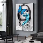 HAOCHU черно-белый скандинавский плакат, синяя бабочка, сексуальная женщина, Художественная печать, плакат, коридор, крыльцо, домашний декор