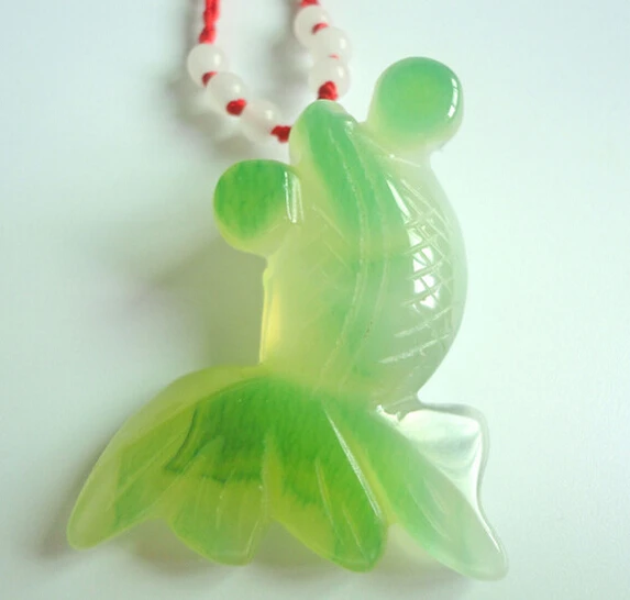 Кулон + 409 рыба в воде. Маленькая золотая рыбка с резьбой естественного цвета |