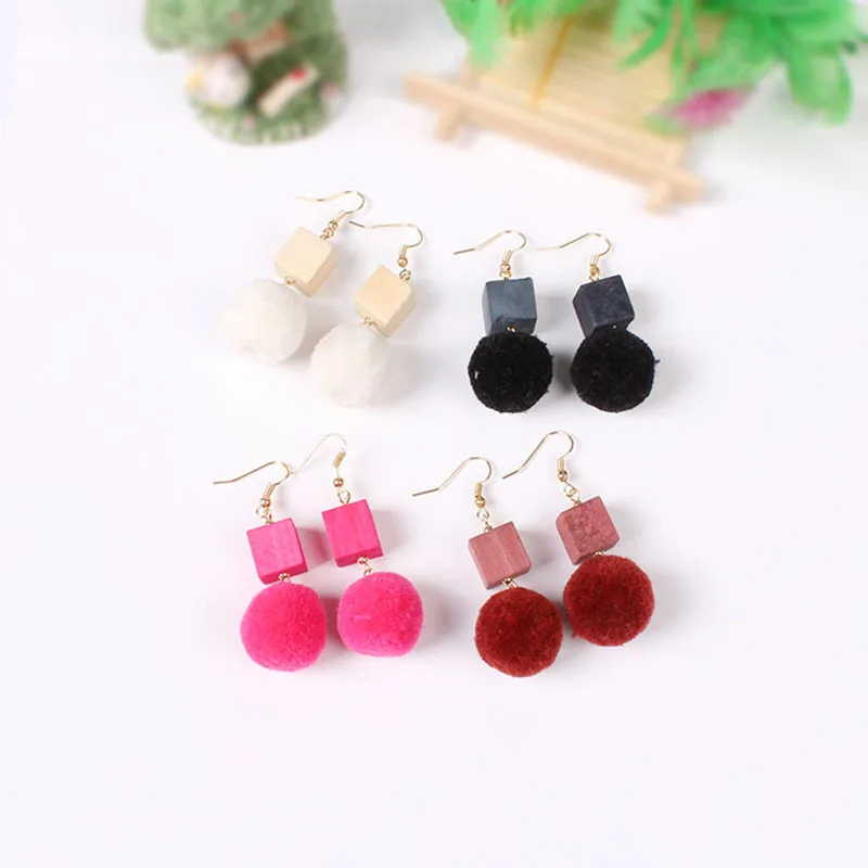 Новый Дизайн квадратный деревянный Цветной помпоном Серьги падение pom плюшевый