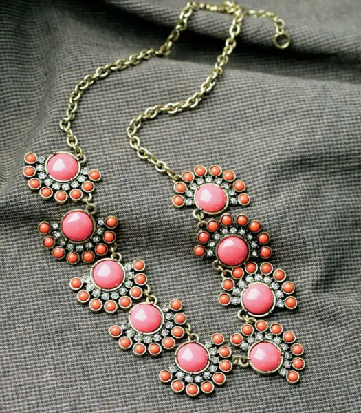 Оптовая цена 2014 Новый дизайн элегантное милое женское акриловое ожерелье с