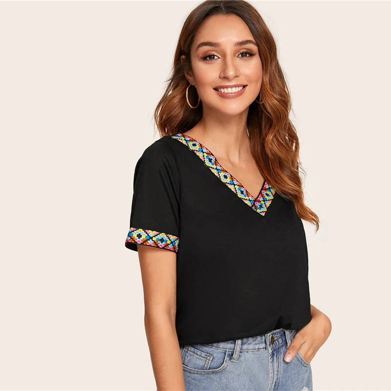 SHEIN, черная или белая футболка с v-образным вырезом, ацтекская вышитая лента, отделка, короткий рукав, женская футболка,, летние мягкие повседневные топы в стиле бохо
