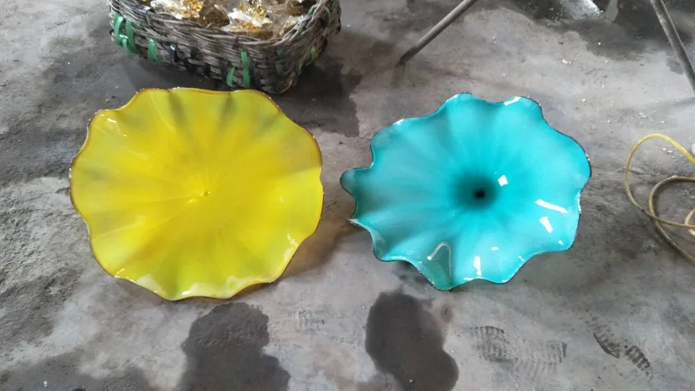 

Hand Blown Murano Glass Plates Wall Art Bright Solid Color Style Home Decorative Hanging Wall Plates