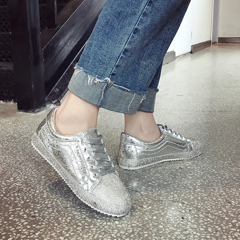Женские кроссовки со стразами Rimocy на плоской подошве серебристые повседневные