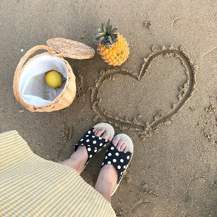 Koovan/женские тапочки Простые пляжные шлепанцы с перекрестными ремешками на