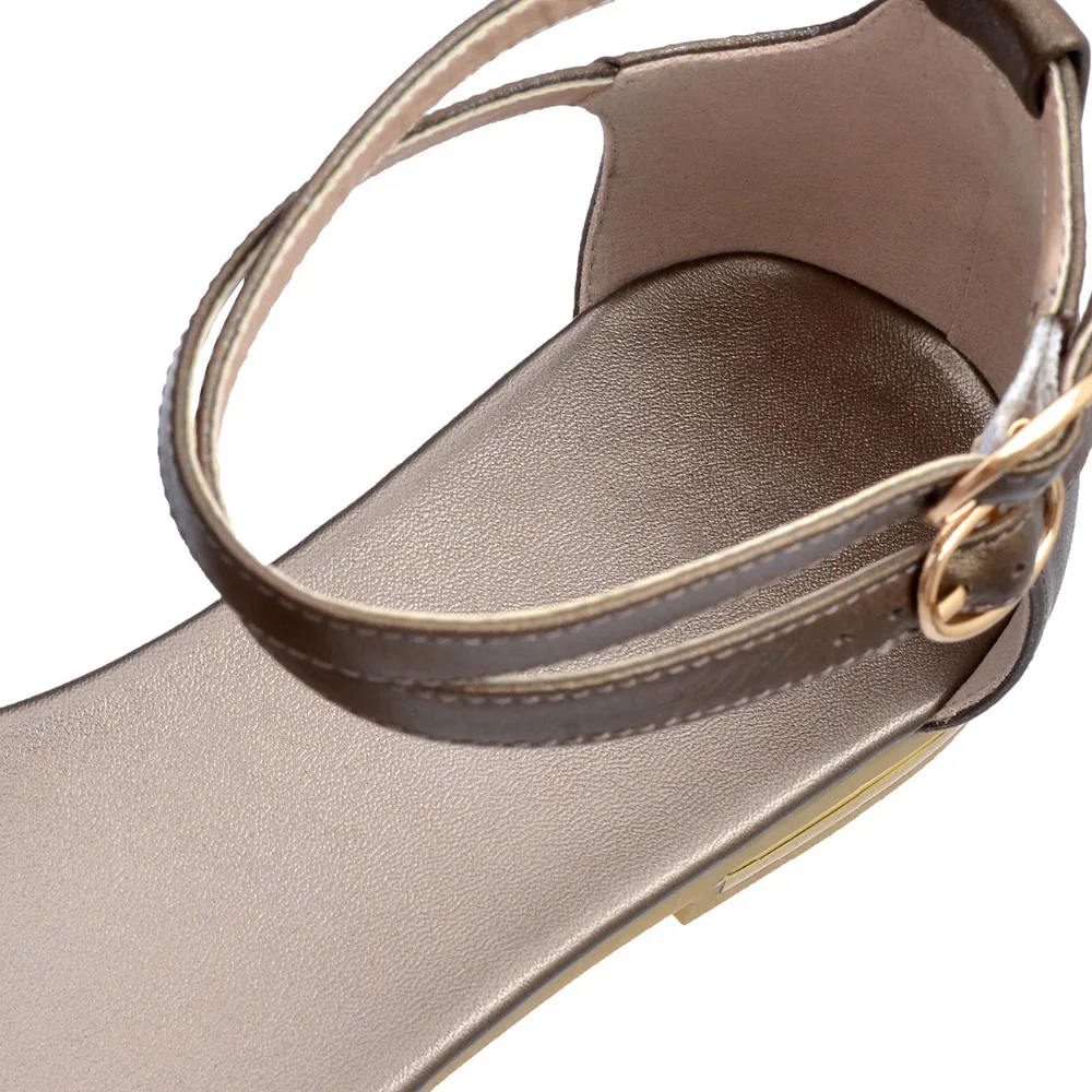 Женские босоножки из натуральной коровьей кожи на плоской подошве с ремешком