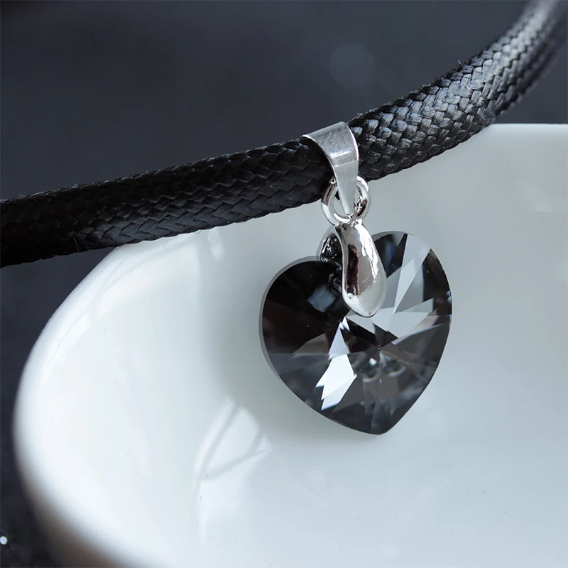 Женское колье чокер BeBella черное в форме сердца с кристаллами из Swarovskin подарок для