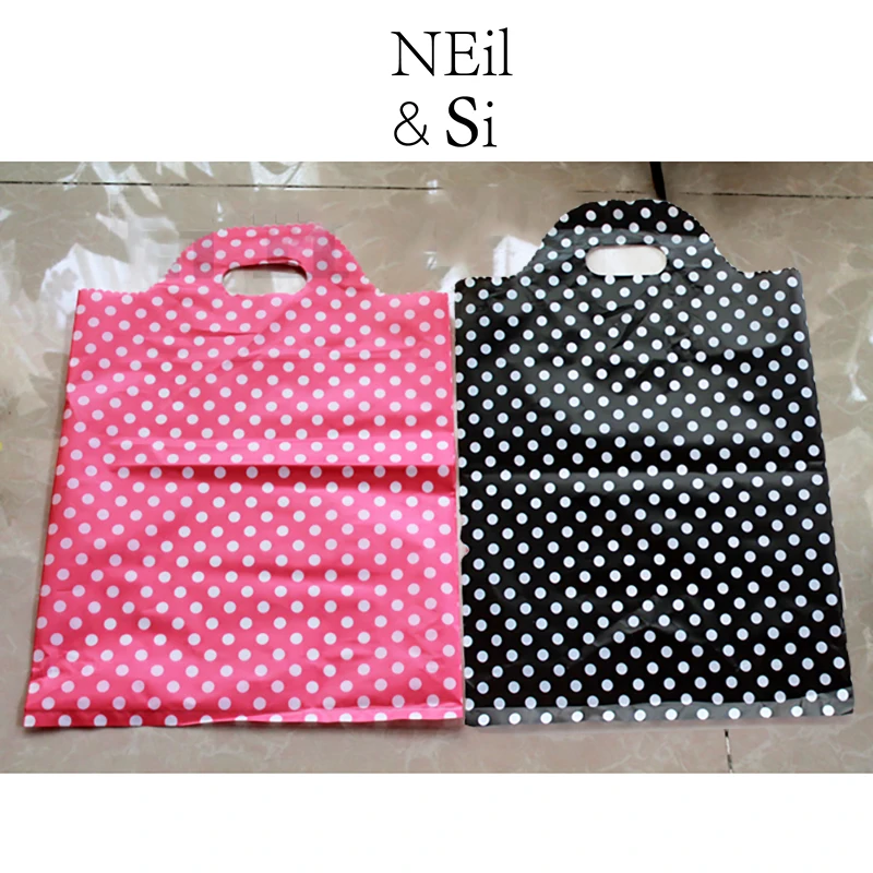 Подарочная сумка с пластиковой ручкой одежда для торгового центра футболка