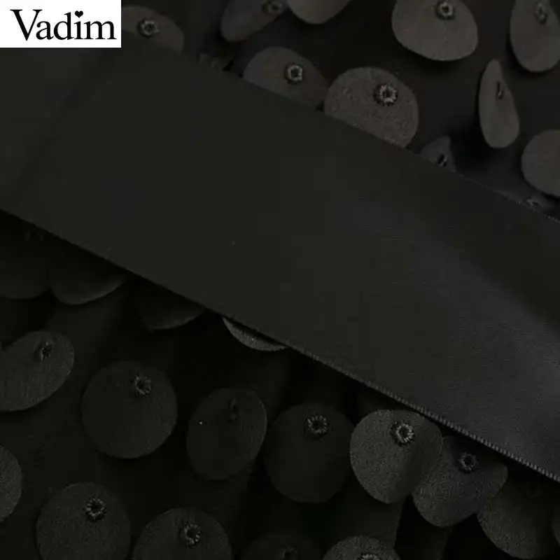 Женское мини платье Vadim шифоновое в горошек с треугольным вырезом и поясом
