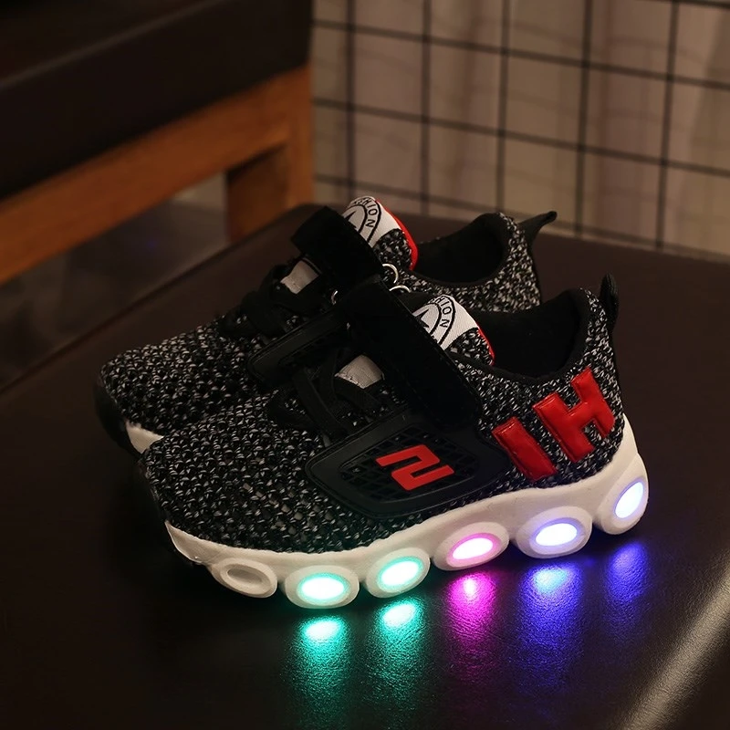 Новинка весны 2019 Детские кроссовки светящиеся шнурки огни детская обувь для