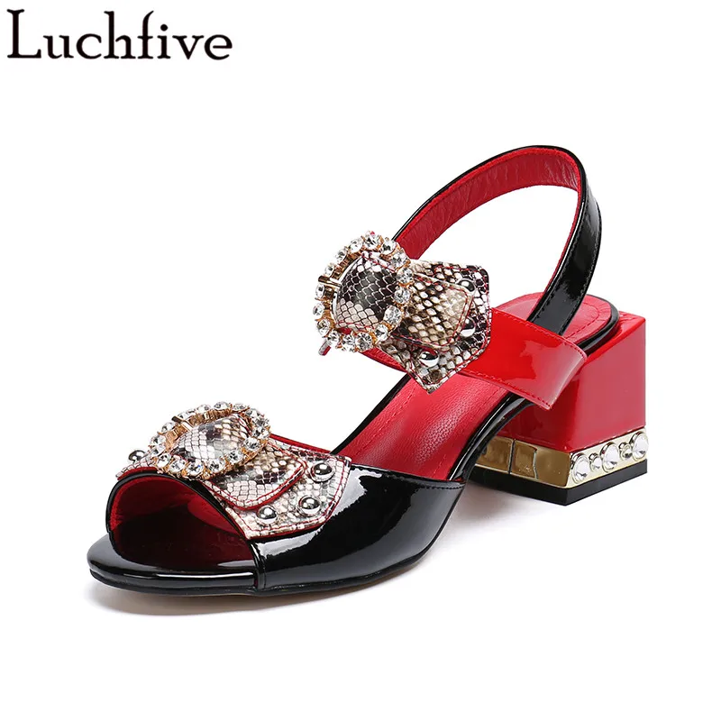 Luchfive женские сандалии с кристаллами и змеиным принтом модные летние туфли на