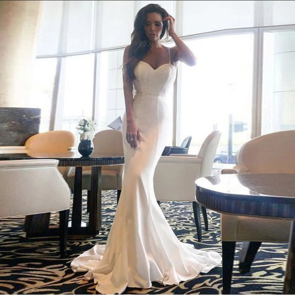 Женские вечерние платья на тонких бретельках с v образным вырезом и открытой