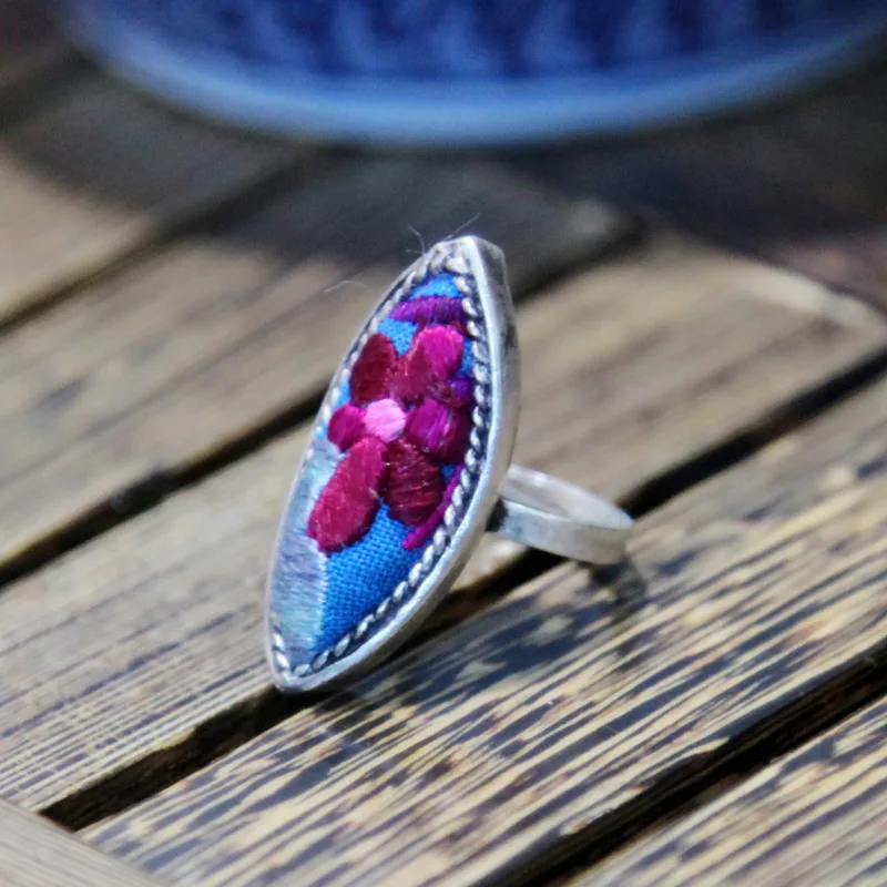 Кольцо ручной работы из чистого серебра 100% пробы с вышивкой в этническом