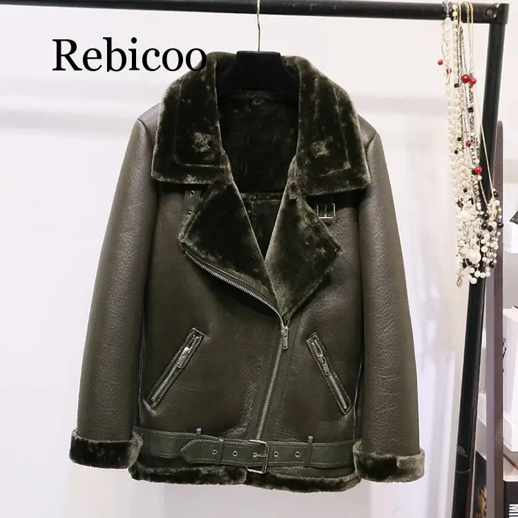 Пальто с лацканами и бархатной подкладкой из искусственной кожи на меху|Женские