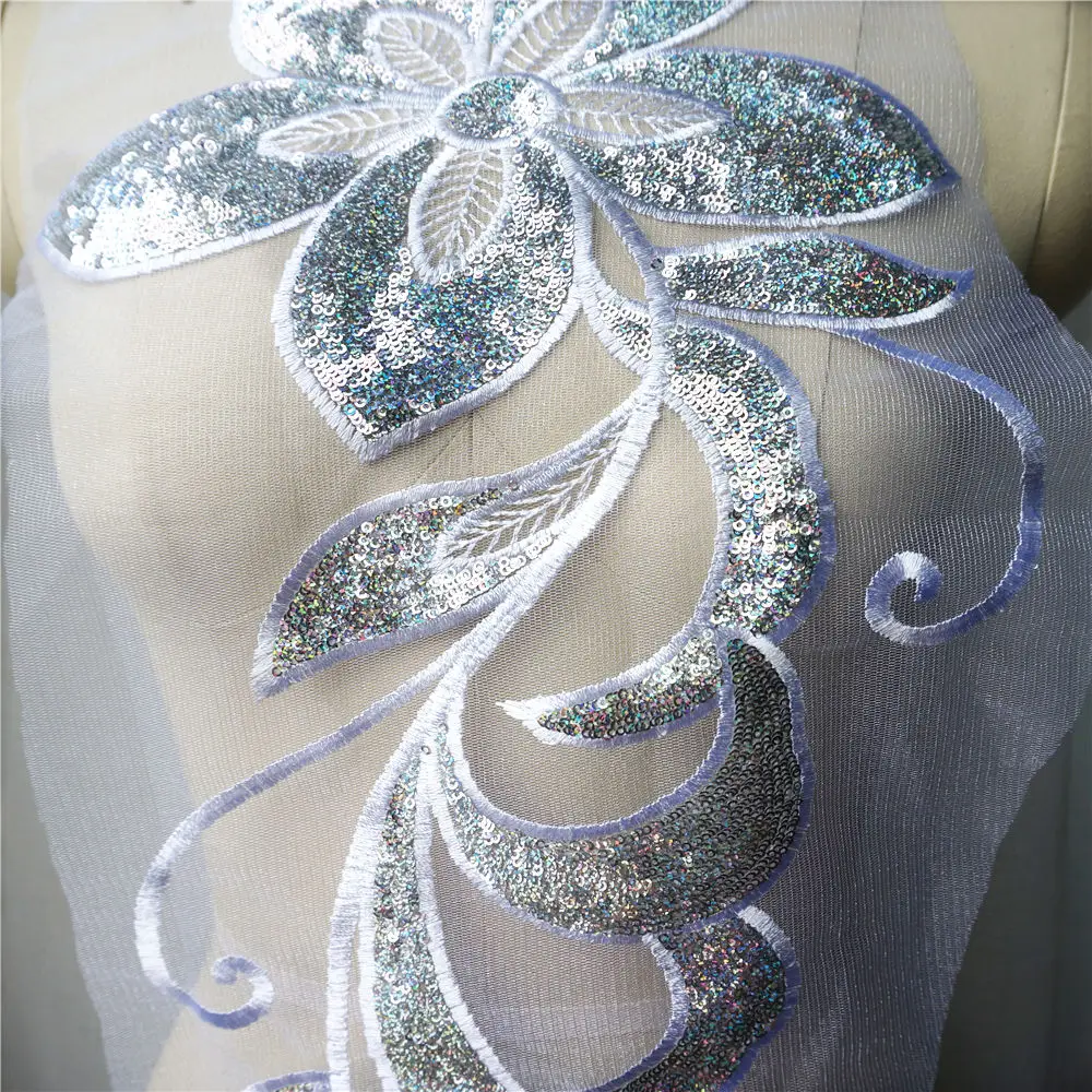 Кружевная ткань с белыми серебряными блестками и листьями вышитая сетка