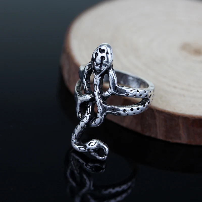 Кольцо Слизерина Nagini Horcrux Волдеморт пожиратель смерти кольца в виде змейки