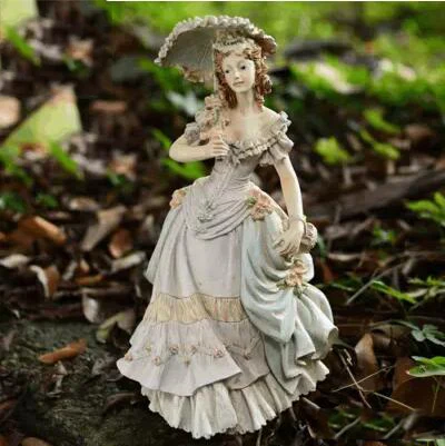 

Статуэтка викторианской девушки из канифоли