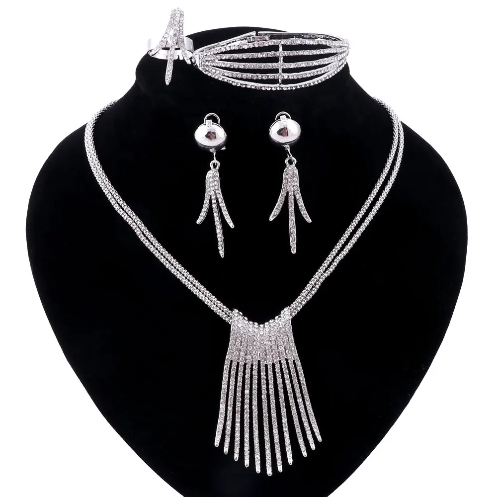 Женский ювелирный комплект из колье и серёг с кристаллами