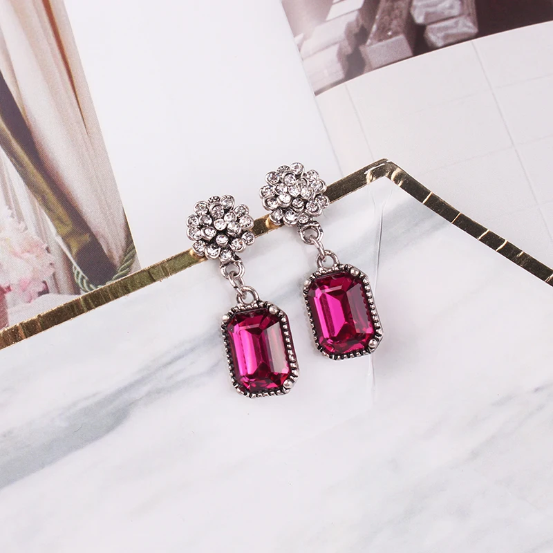 Серьги подвески LUBOV с множеством кристаллов и камней квадратные серьги