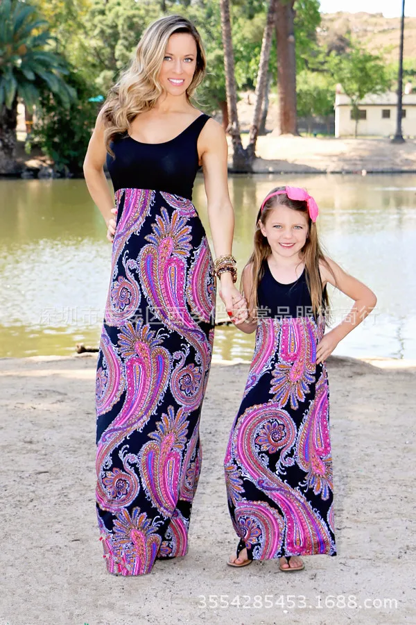 Розничная продажа! коллекция 2017 года платье для мамы и дочки одежда Полосатое