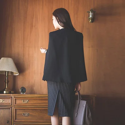 Женский костюм из двух предметов офисный пиджак с поясом и круглым вырезом