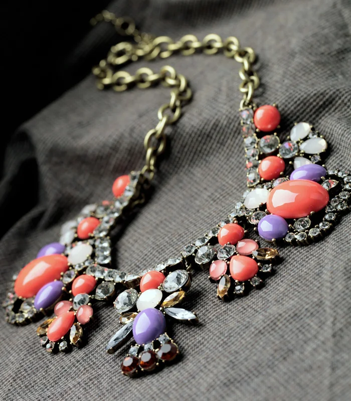 Роскошное массивное ожерелье золотого цвета с цветами винтажное из стеклянной