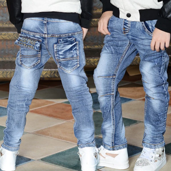 Джинсы для мальчиков весенние повседневные с вышивкой и буквами плиссированные