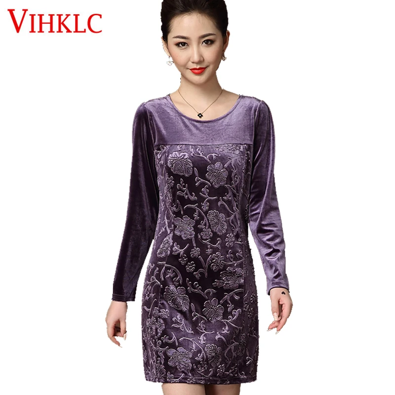 Бархатное мягкое облегающее платье с круглым вырезом винтажное осенне-зимнее